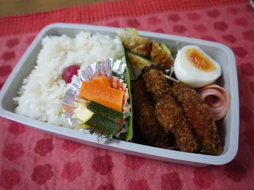 小梅のカリカリ漬け 藍 の着物であるこう