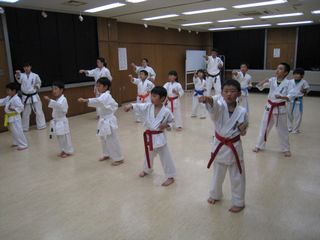 木曜空手は手稲教室 今日も元気!_c0118332_22335867.jpg