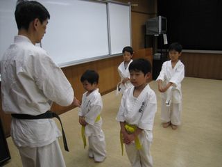 木曜空手は手稲教室 今日も元気!_c0118332_22341624.jpg
