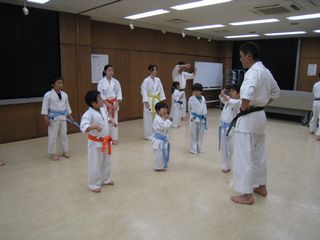 木曜空手は手稲教室　今日も元気!_c0118332_22345052.jpg