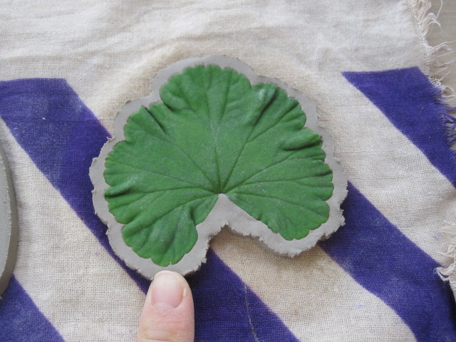 葉っぱのお皿。 : たびびとの陶芸日記