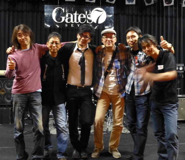 カラフル、ゲイツセブンライブのライブレポ!その1.(OVER DRIVEまで)_e0188087_2201757.jpg