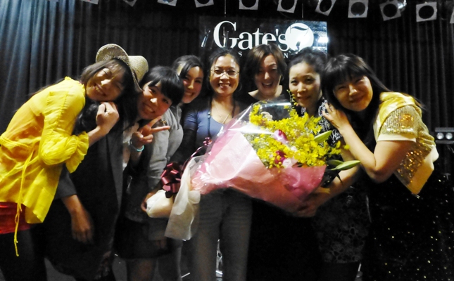 カラフル、ゲイツセブンライブのライブレポ!その1.(OVER DRIVEまで)_e0188087_2211488.jpg
