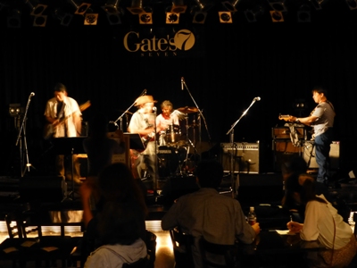 カラフル、ゲイツセブンライブのライブレポ!その1.(OVER DRIVEまで)_e0188087_23402880.jpg