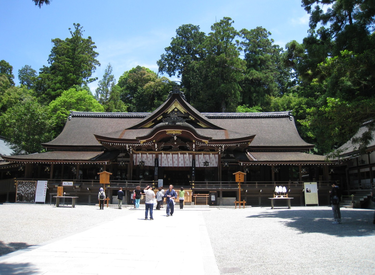 大神神社の若宮社と活日神社（いくひじんじゃ）_d0287413_0235198.jpg