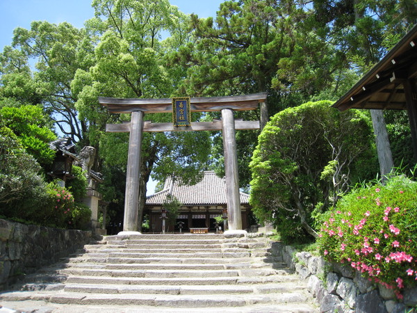 大神神社の若宮社と活日神社（いくひじんじゃ）_d0287413_0281249.jpg