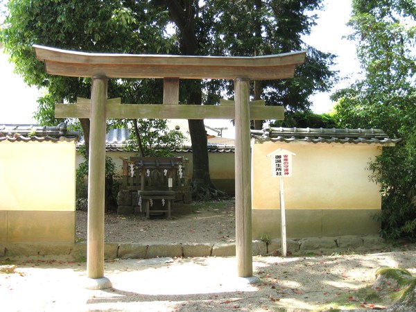 大神神社の若宮社と活日神社（いくひじんじゃ）_d0287413_0304919.jpg