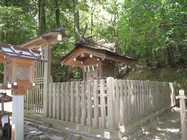 大神神社の若宮社と活日神社（いくひじんじゃ）_d0287413_0374497.jpg