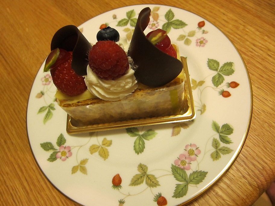 ちょこちょこケーキを食べてゐる_e0138916_18355919.jpg