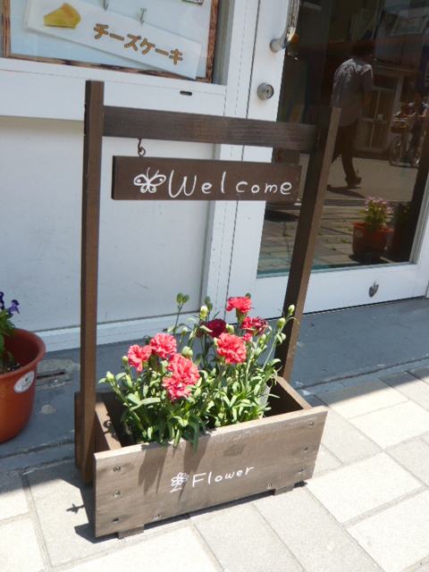 お店の前に・・・♡_e0175651_16393492.jpg