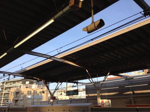 電車待ち〜_d0118072_5222848.jpg