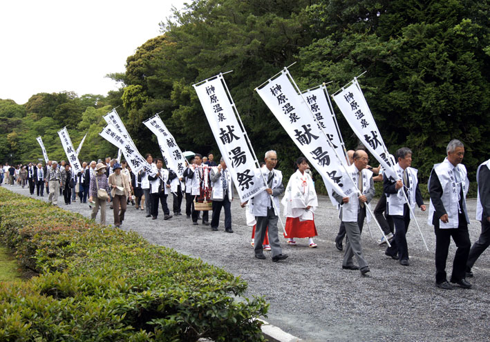 温泉座談会から献湯祭_b0145296_18231944.jpg