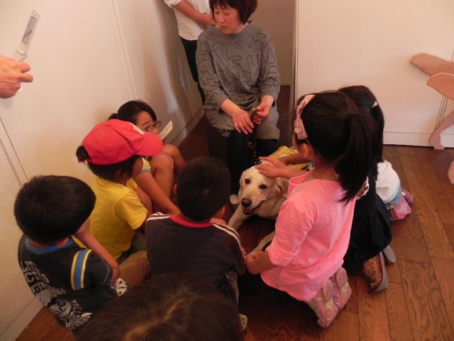 盲導犬アクアと一緒に〜ブルームギャラリー_d0076558_15592643.jpg