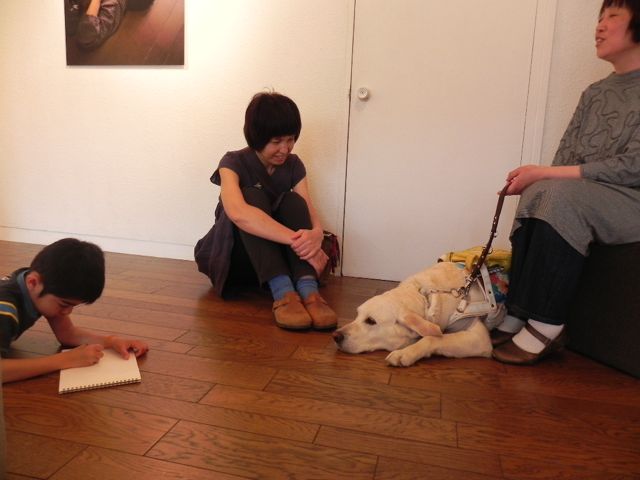 盲導犬アクアと一緒に〜ブルームギャラリー_d0076558_16515334.jpg