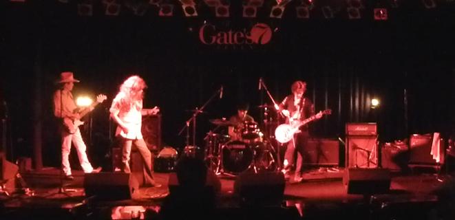 カラフル、ゲイツセブンライブのライブレポ!その1.(OVER DRIVEまで)_e0188087_1712495.jpg