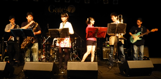 カラフル、ゲイツセブンライブのライブレポ!その2。_e0188087_2241814.jpg
