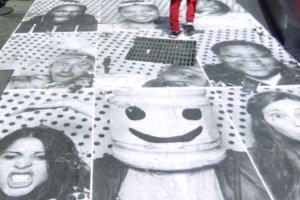 タイムズ・スクエアのビルが顔写真アートだらけに #insideoutproject_b0007805_5131154.jpg