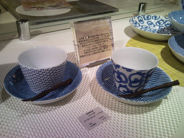 銀座三越の食器売り場 さくらのテーブル