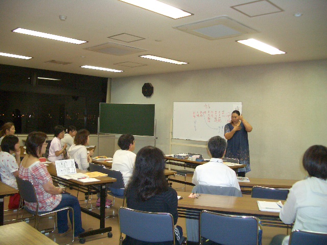 平成25年度 手話講習会【基礎課程】 はじまりました♪_c0153906_159940.jpg