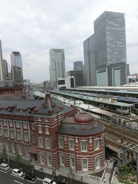 超高層ビルが林立する中の東京駅とＪＰタワー_f0141310_7341325.jpg