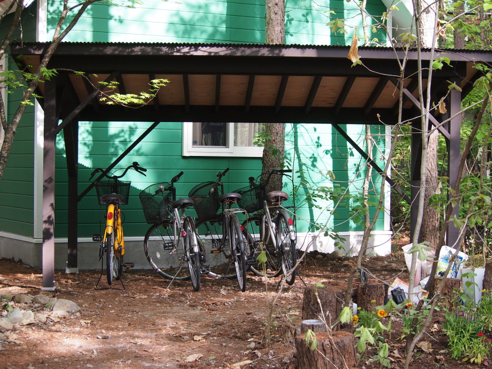 バイク・自転車の”屋根付き”駐輪場が出来ました!_f0276498_23191042.jpg