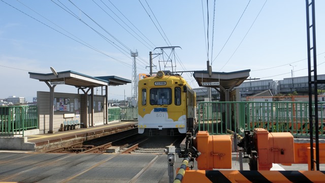 藤田八束と可愛い阪堺電車、陸橋を走る阪堺電車、陸橋とちんちん電車、橋下徹代表阪堺電車に乗ってみて_d0181492_20355916.jpg