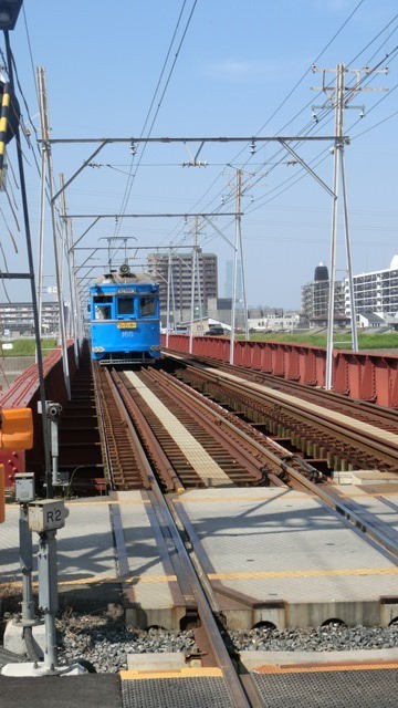 藤田八束と可愛い阪堺電車、陸橋を走る阪堺電車、陸橋とちんちん電車、橋下徹代表阪堺電車に乗ってみて_d0181492_20371749.jpg