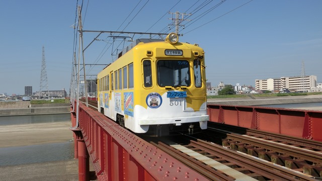 藤田八束と可愛い阪堺電車、陸橋を走る阪堺電車、陸橋とちんちん電車、橋下徹代表阪堺電車に乗ってみて_d0181492_20381251.jpg