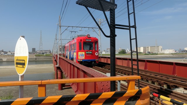 藤田八束と可愛い阪堺電車、陸橋を走る阪堺電車、陸橋とちんちん電車、橋下徹代表阪堺電車に乗ってみて_d0181492_20391951.jpg