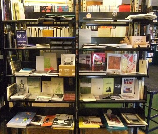 移転前のニューヨークの老舗の本屋さん、St. Mark\'s Bookshop_b0007805_2322013.jpg