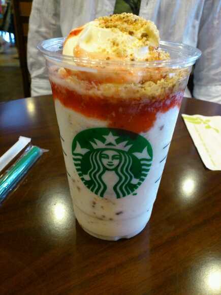 ストロベリーチーズケーキフラペチーノ_b0009106_18343254.jpg