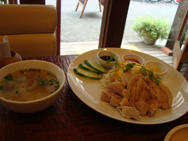 西荻窪「海南チキンライス 夢飯」へ行く。_f0232060_16115332.jpg