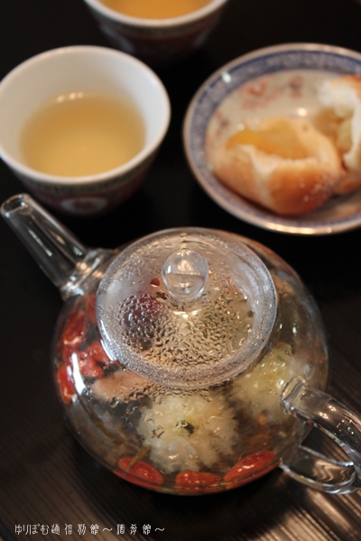 嬉しい頂き物♪八寶茶（八宝茶）と、京都で買って来たマロンパン。_e0192461_1056341.jpg