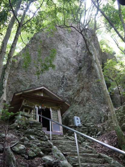 不思議神社・立岩神社_d0043390_2012399.jpg