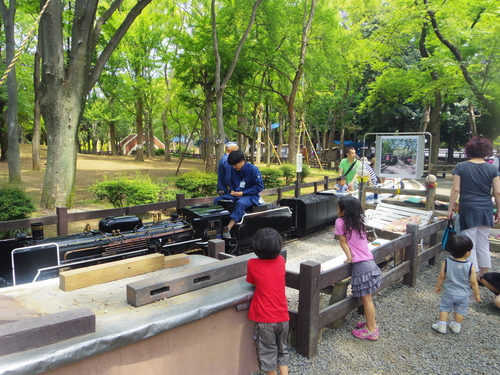 ミニSL&ピクニック&遊び@世田谷公園_e0123104_6174298.jpg