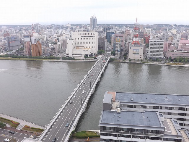 新しい街の建物_a0220537_20562183.jpg