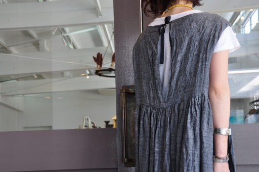 Back String Gather Dress・・・TOUJOURS_e0127399_13584344.jpg