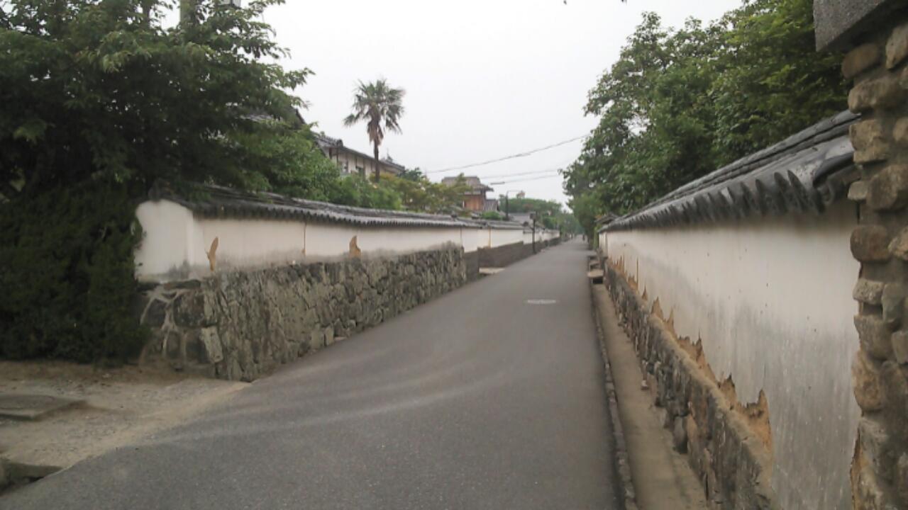 400年前の石垣、武家屋敷が残る城下町探訪…_d0265607_1144237.jpg