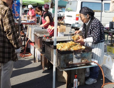 八戸市「館鼻岸壁朝市」で朝食を食べる_b0206037_17533140.jpg