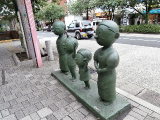 サザエさんの銅像_e0249060_18262172.jpg