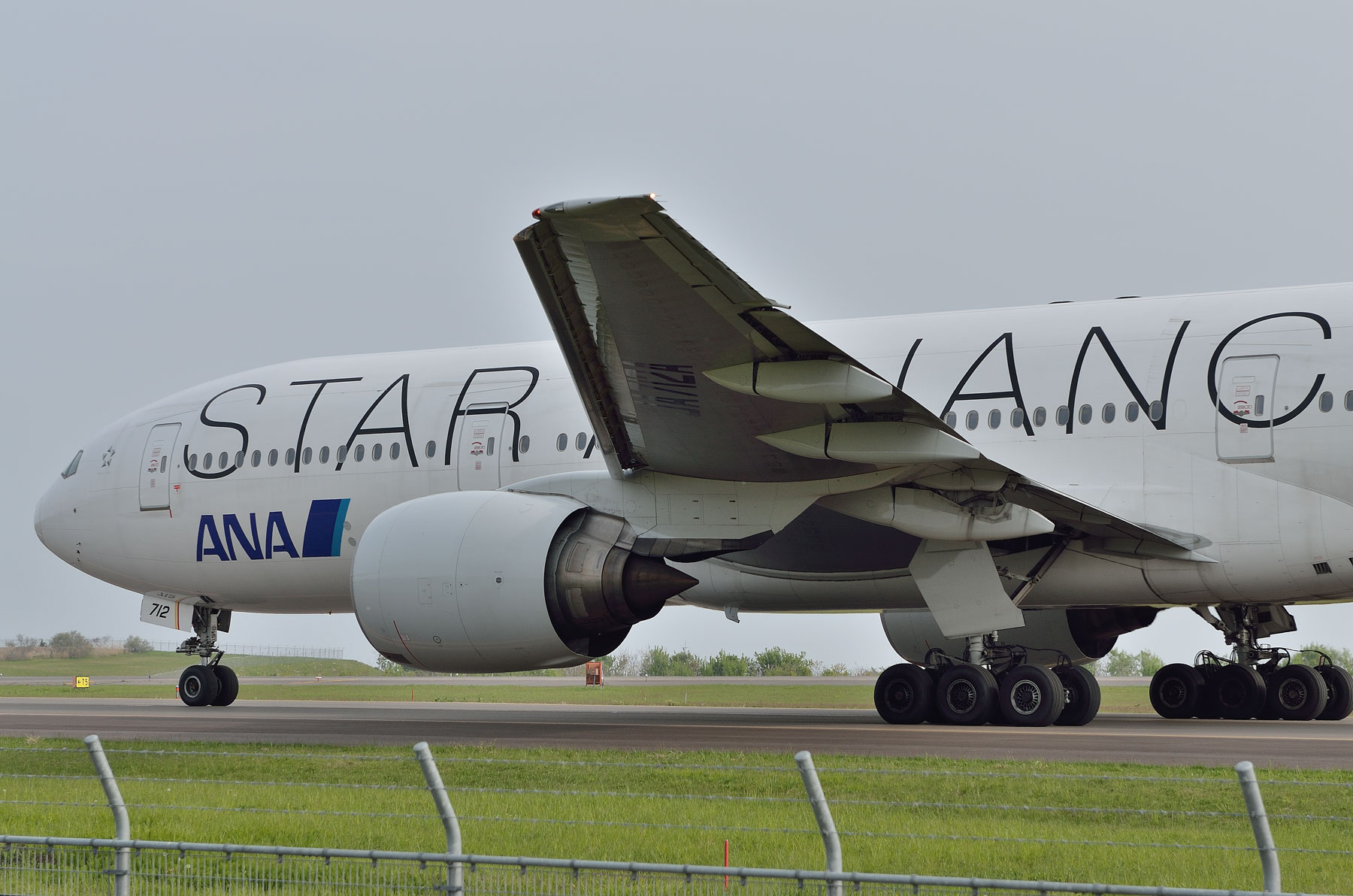 BOEING 777-200 / JA712A - STAR ALLIANCE - : SKY LOUNGE