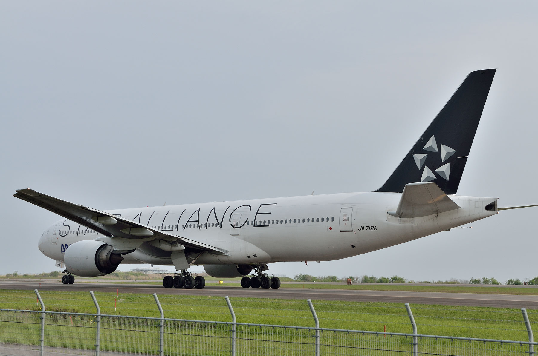 BOEING 777-200 / JA712A - STAR ALLIANCE - : SKY LOUNGE