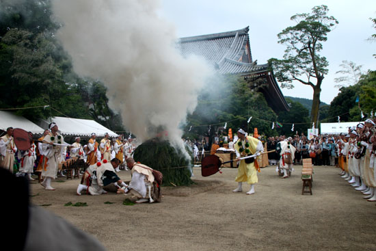 青葉まつり 智積院2 柴灯(さいとう)護摩_e0048413_21391150.jpg