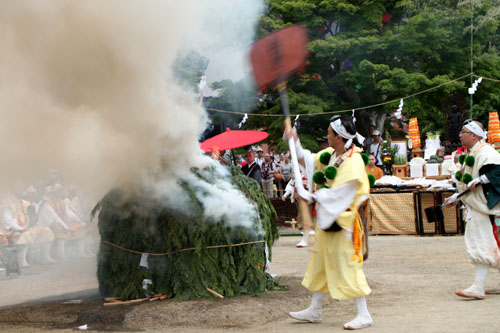 青葉まつり 智積院2 柴灯(さいとう)護摩_e0048413_21392434.jpg