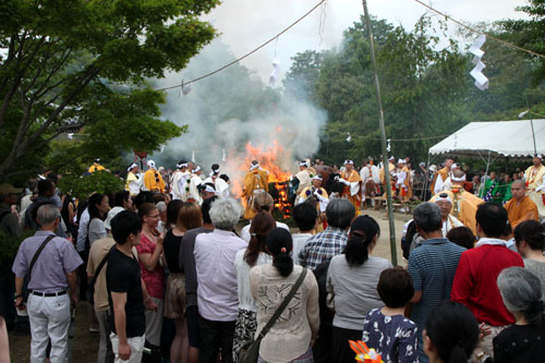青葉まつり 智積院2 柴灯(さいとう)護摩_e0048413_21393831.jpg