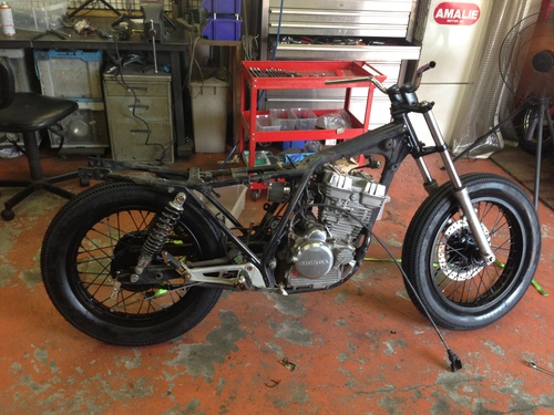 GB250クラブマン カスタム タイヤ装着!_a0164918_1732053.jpg
