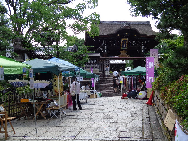京都大谷本廟「ほんびょうさんの朝市」_e0292359_2034437.jpg