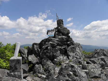 ちょっくら兜森山頂へ登ってこようかな。_b0206037_19504826.jpg
