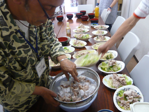 昼食会です。_e0175651_1627855.jpg