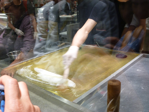 【東京駅情報】papabubble(パパブブレ) 東京大丸店で飴づくり見学@前編_c0152767_2242850.jpg